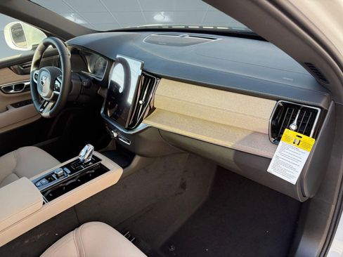 New 2026 Volvo XC90 B6 Plus w/ Protection Package Premier image 27