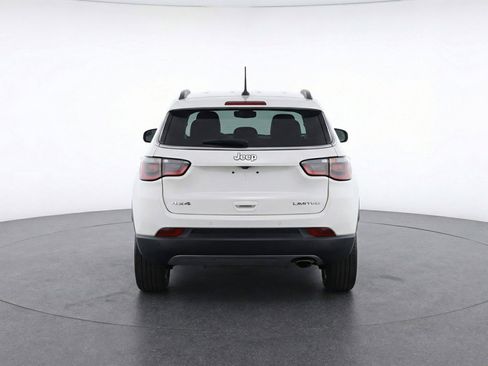 Used 2025 Jeep Compass Latitude AWD/4WD image 7