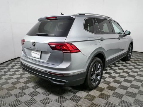 Certified 2023 Volkswagen Tiguan SE FWD image 3