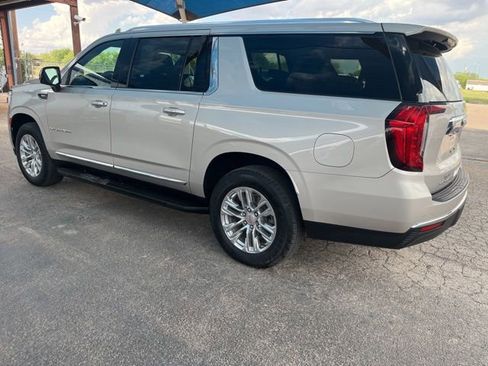 Used 2022 GMC Yukon XL SLT w/ SLT Premium Package RWD image 6