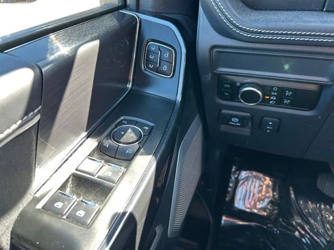 Used 2025 Ford F150 Lightning Platinum AWD/4WD image 19