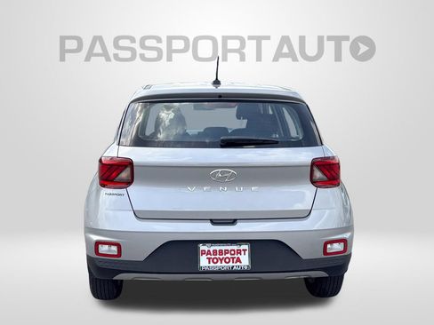 Used 2025 Hyundai Venue SE FWD image 7