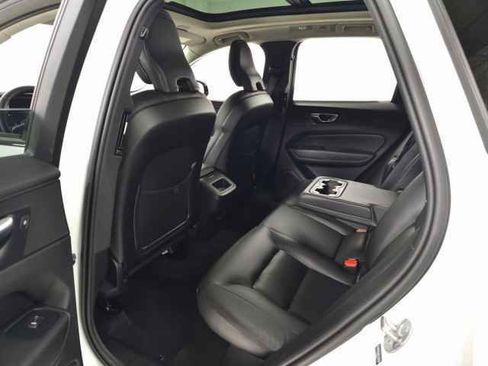 Certified 2025 Volvo XC60 B5 Core image 31