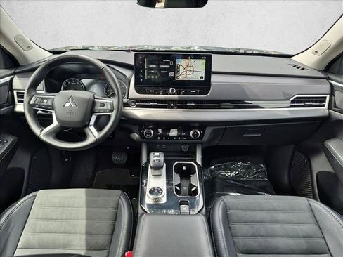 Used 2025 Mitsubishi Outlander SE FWD image 17