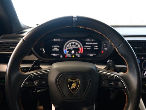 Used 2019 Lamborghini Urus image 44