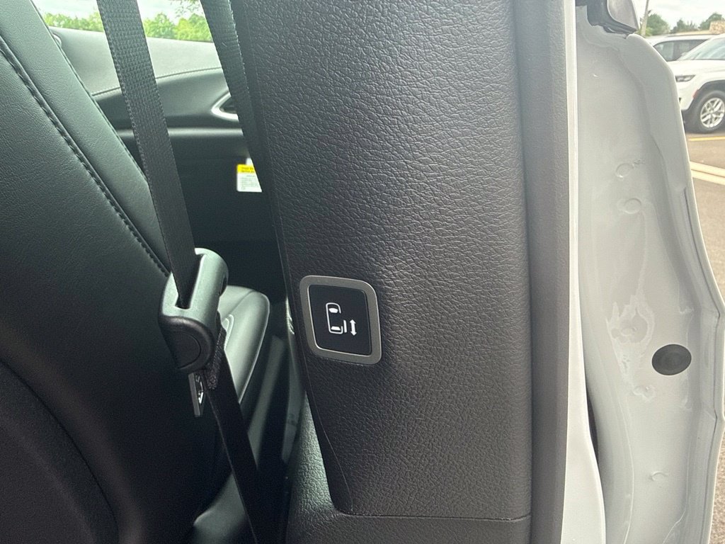 New 2027 Chrysler Pacifica Select AWD/4WD image 15