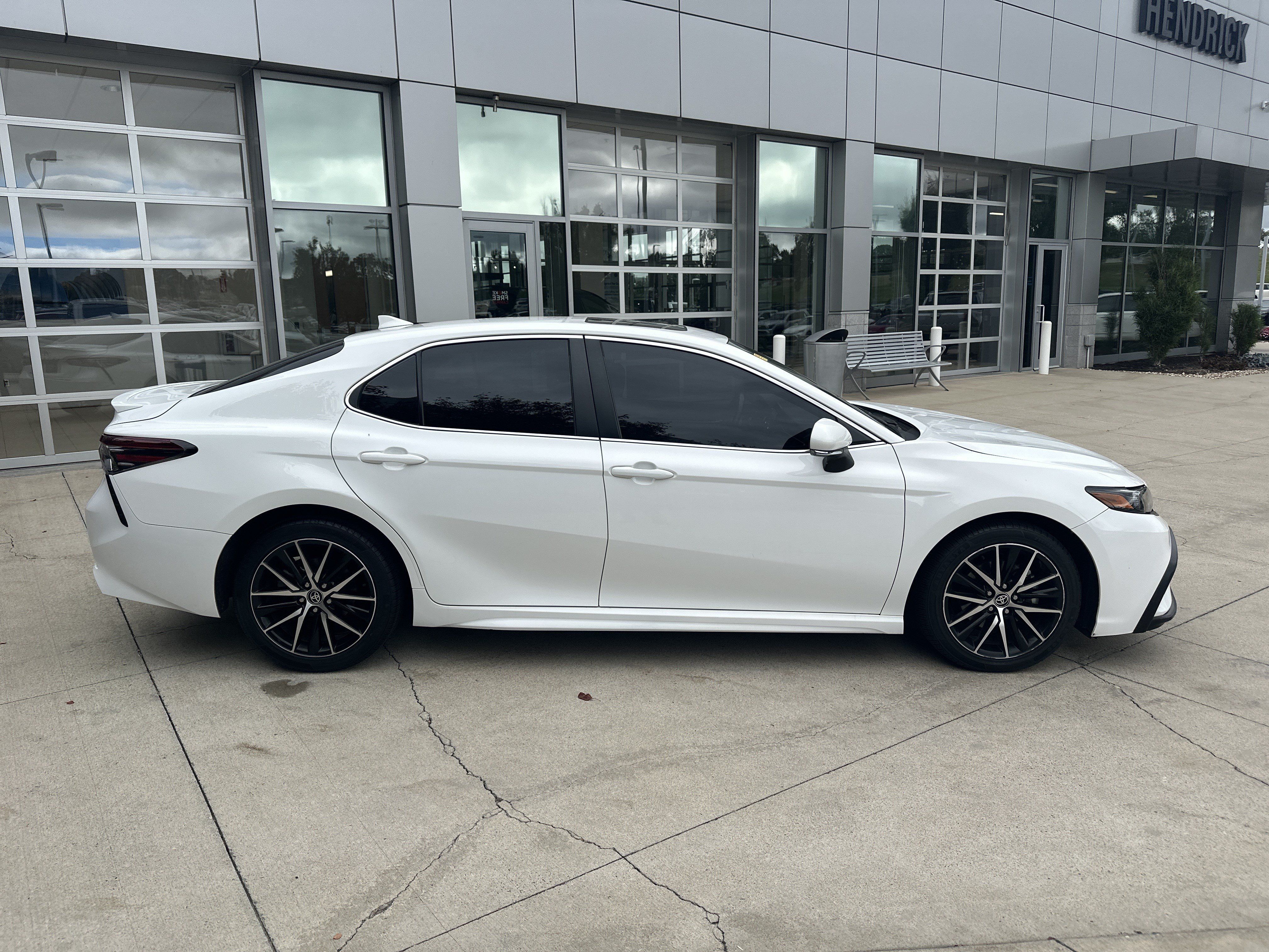 Used 2023 Toyota Camry SE w/ Convenience Package FWD image 10