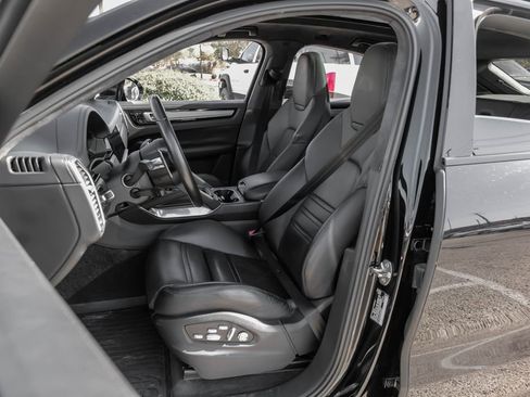 Used 2020 Porsche Cayenne Turbo image 39