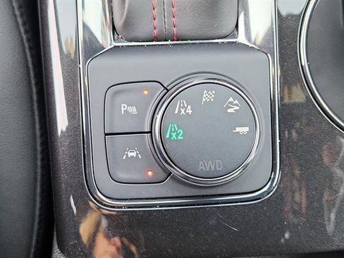 Used 2025 Chevrolet Blazer RS image 23