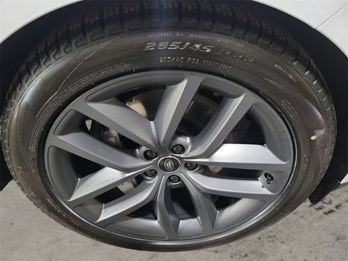 New 2025 Land Rover Range Rover Sport SE image 11