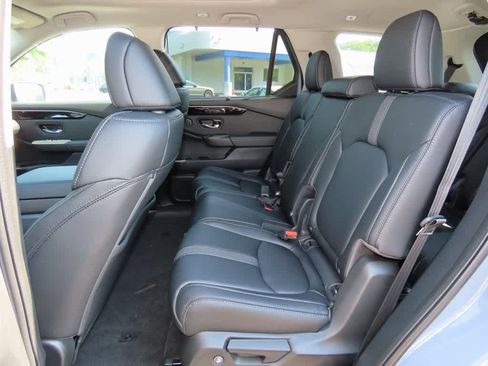 New 2025 Honda Pilot Touring image 13