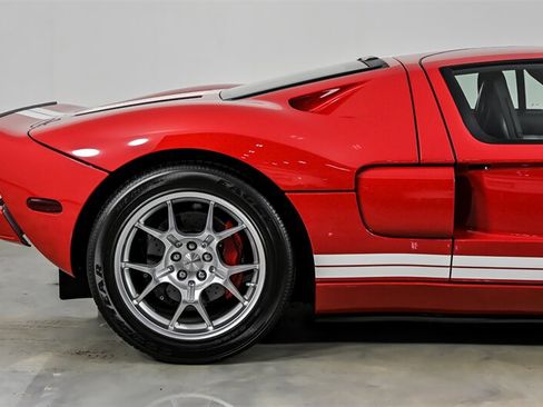 Used 2005 Ford GT RWD image 15