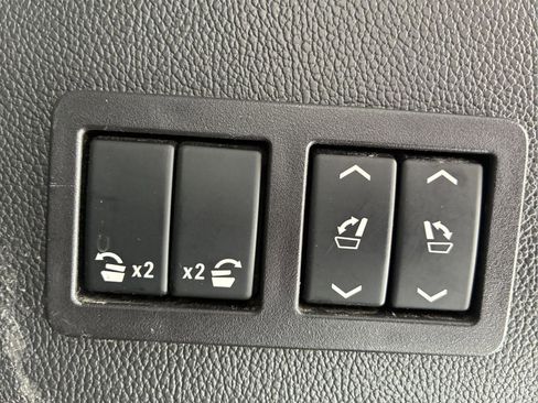 Used 2016 GMC Yukon Denali image 18