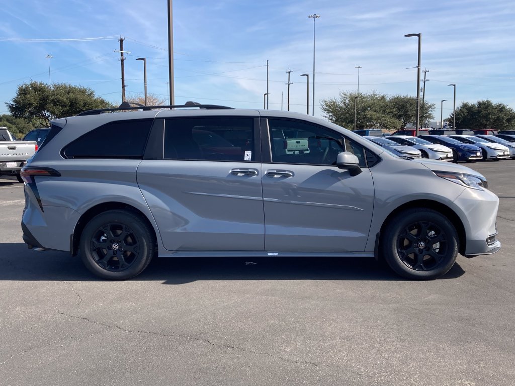 New 2026 Toyota Sienna XLE Woodland Edition AWD/4WD image 4