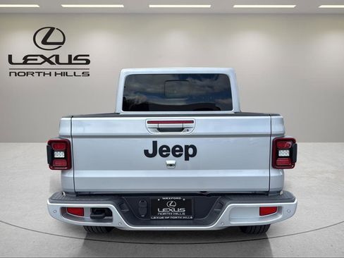 Used 2022 Jeep Gladiator Overland image 7