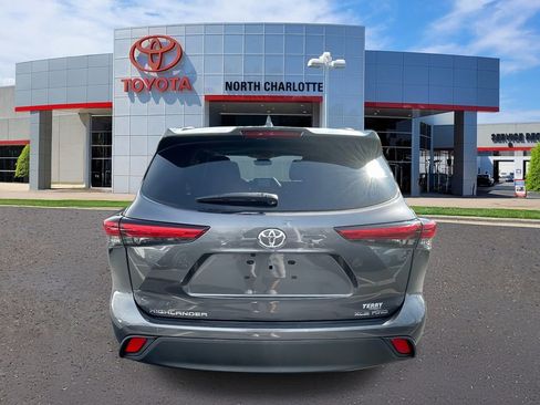 Used 2023 Toyota Highlander XLE image 8