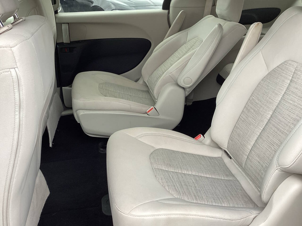 Used 2018 Chrysler Pacifica Touring Plus FWD image 23