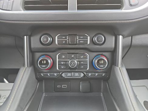 Used 2023 Chevrolet Suburban Premier image 29