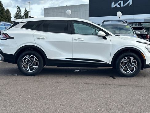 Used 2023 Kia Sportage LX image 3