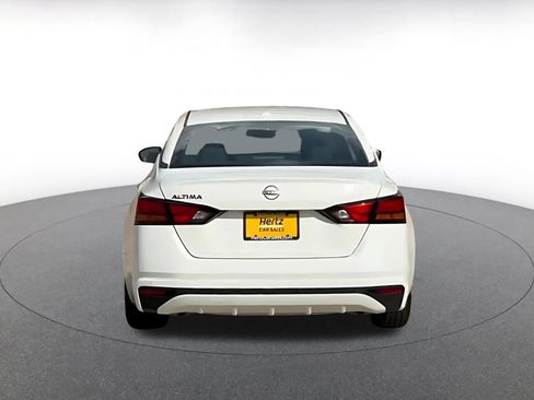 Used 2025 Nissan Altima 2.5 SV FWD image 12