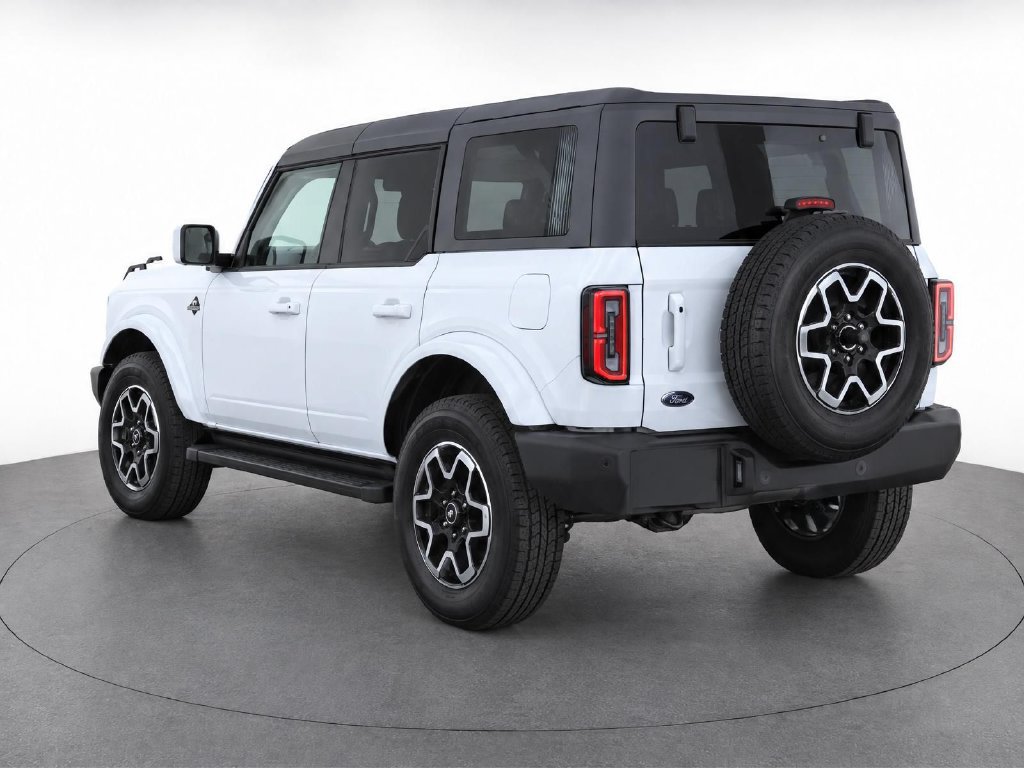 Used 2025 Ford Bronco Outer Banks AWD/4WD image 3