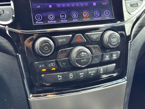 Used 2020 Jeep Grand Cherokee Altitude image 25