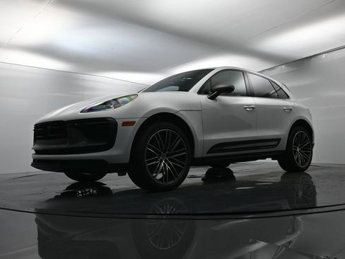 Used 2025 Porsche Macan image 44