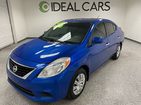 Used 2013 Nissan Versa SV image 1