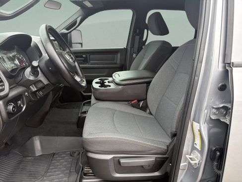 Used 2024 RAM 2500 Tradesman w/ Chrome Appearance Group image 18