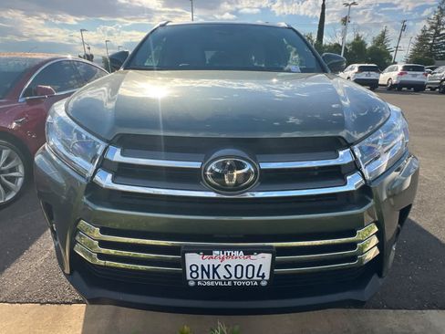 Used 2019 Toyota Highlander Limited AWD/4WD image 2