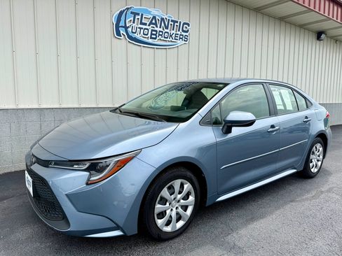 Used 2020 Toyota Corolla LE FWD image 1