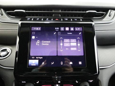 Used 2025 Jeep Grand Cherokee L Altitude image 5