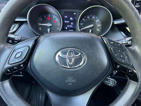 Used 2019 Toyota C-HR LE FWD image 23
