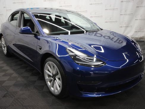 Used 2022 Tesla Model 3 Standard Range RWD image 9