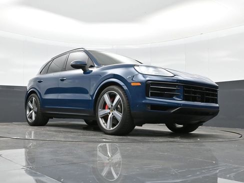 Certified 2024 Porsche Cayenne S image 40