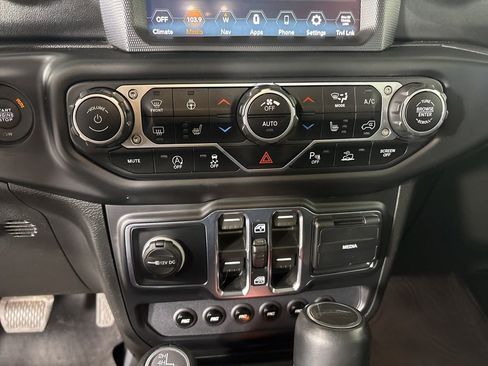 Used 2021 Jeep Gladiator Overland image 18
