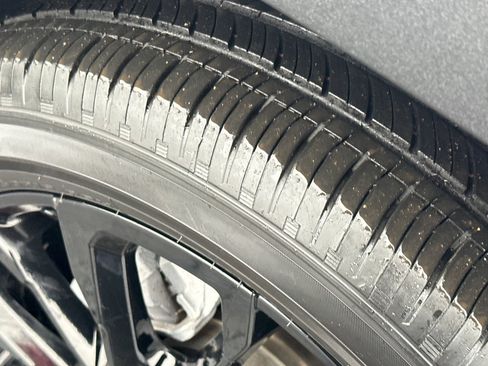 Used 2023 GMC Terrain SLE w/ Driver Convenience Package image 11