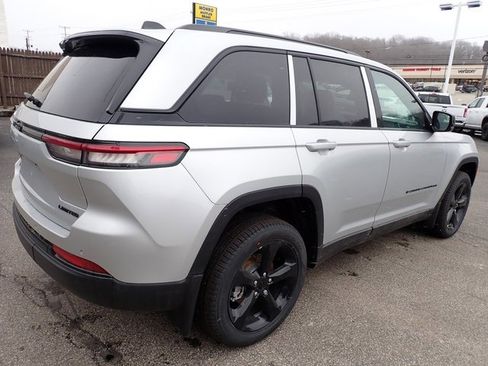 New 2025 Jeep Grand Cherokee Limited w/ Black Appearance Package image 7