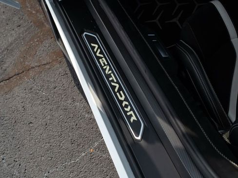 Used 2021 Lamborghini Aventador SVJ image 30