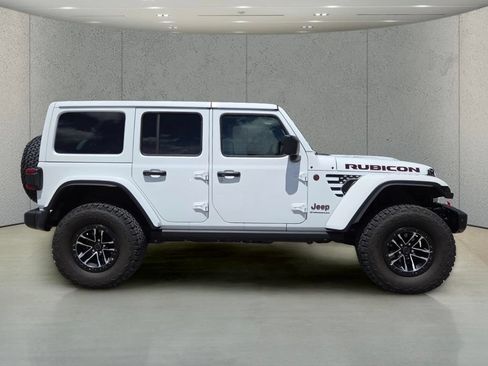 Used 2025 Jeep Wrangler Unlimited Rubicon AWD/4WD image 3