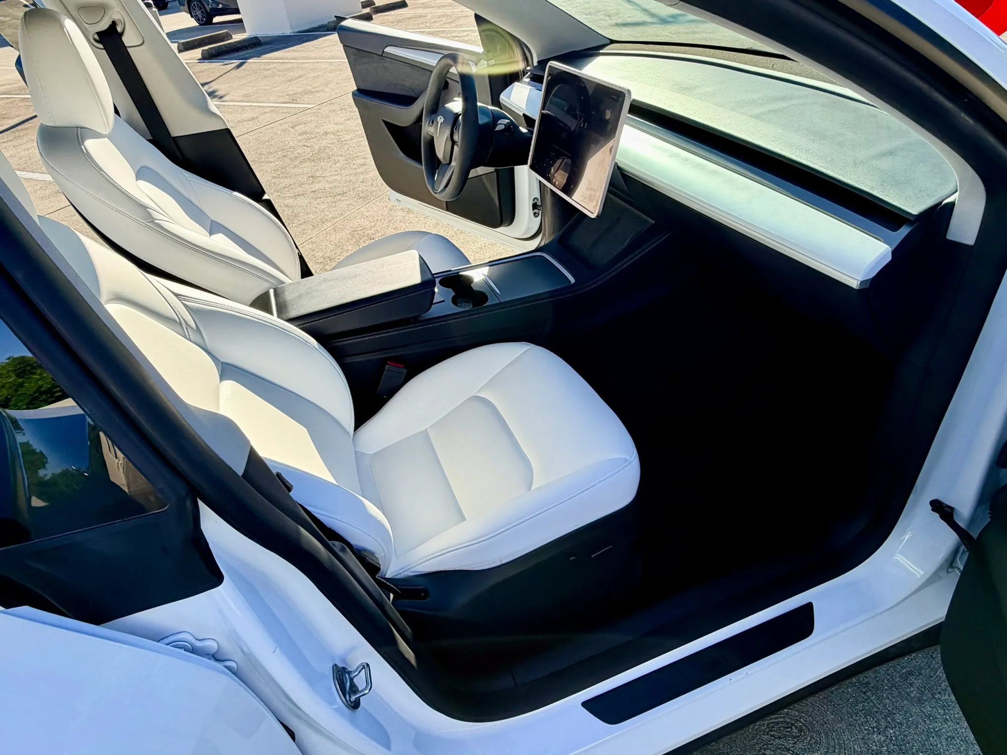 Used 2024 Tesla Model Y Long Range RWD image 28