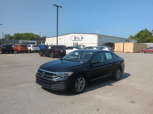Used 2023 Volkswagen Jetta SE w/ Panoramic Sunroof Package FWD image 1