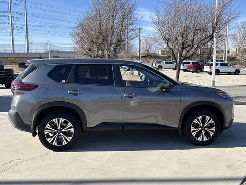 Used 2022 Nissan Rogue SV image 6