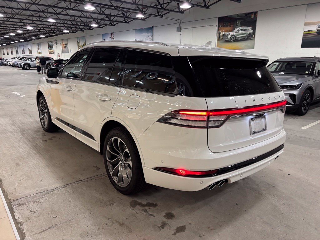 Used 2023 Lincoln Aviator Grand Touring w/ Equipment Group 301A AWD/4WD image 3