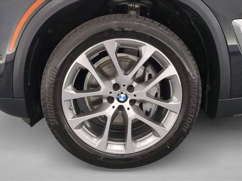 Used 2024 BMW X5 xDrive40i w/ Parking Assistance Package AWD/4WD image 28