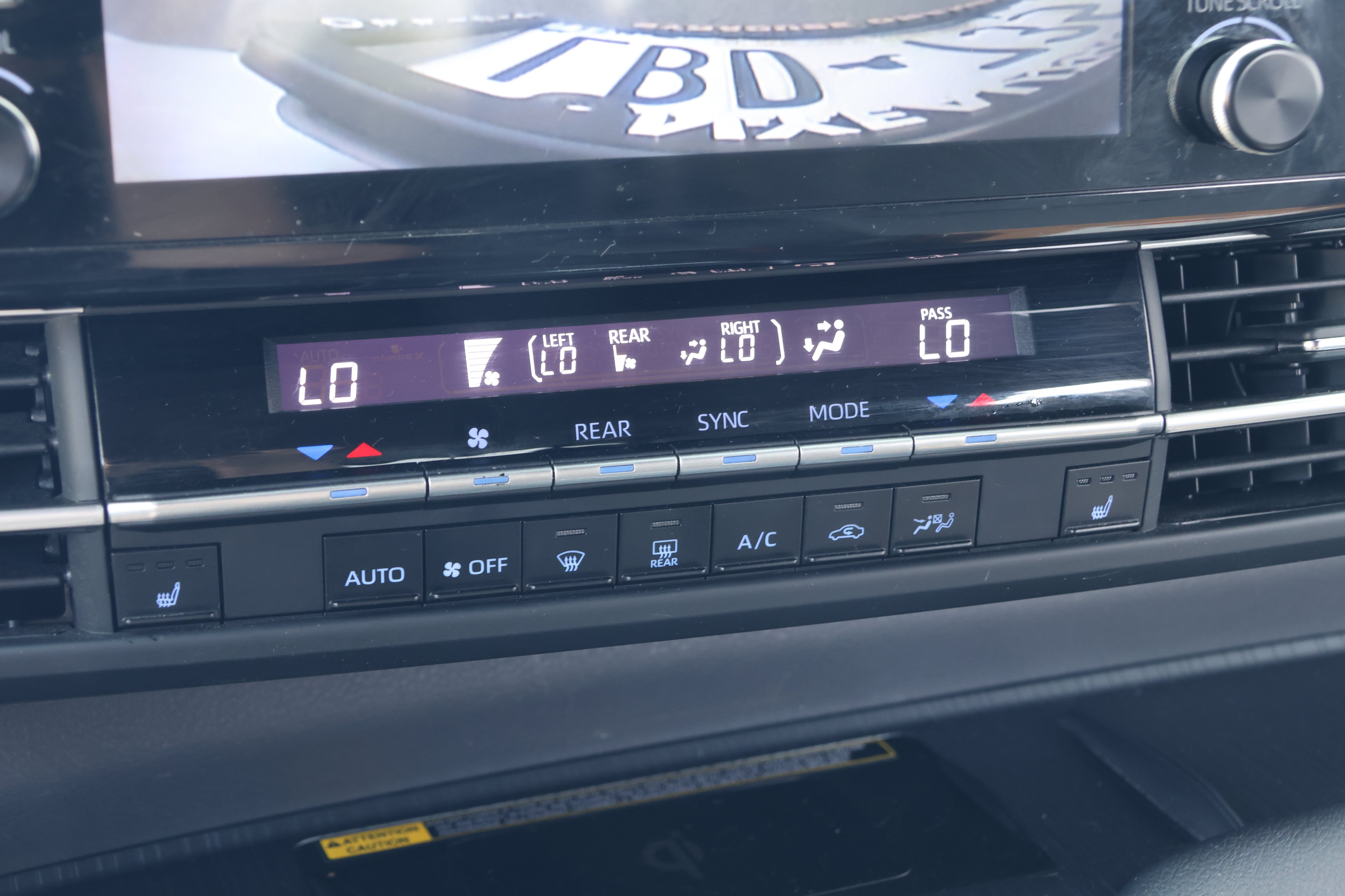 Used 2023 Toyota Sienna XSE w/ XSE Plus Package FWD image 25