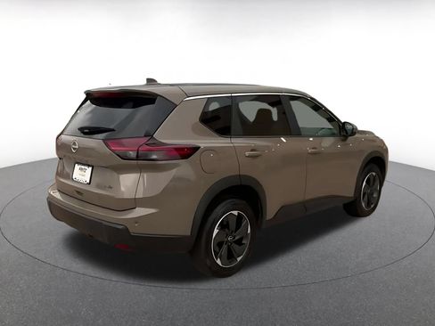 Used 2025 Nissan Rogue SV AWD/4WD image 14