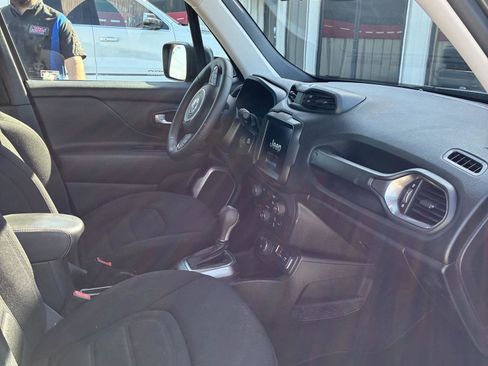 Used 2022 Jeep Renegade Latitude image 10