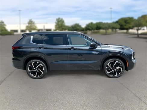 New 2025 Mitsubishi Outlander SEL image 8
