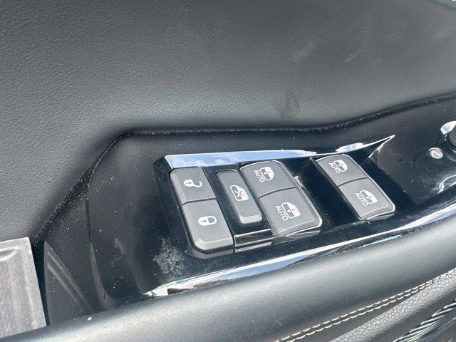 Used 2023 Jeep Grand Cherokee Overland w/ Adv Protech Group III AWD/4WD image 9